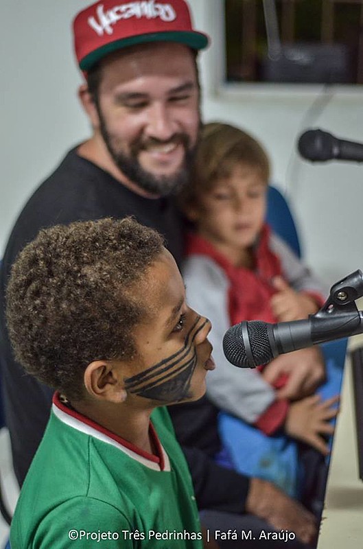 "As rádios comunitárias são, em muitos casos, a única forma de acesso aos meios de comunicação em diversas localidades", pontuam.
