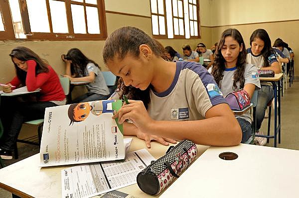 Comissão de Educação da Alerj convocou audiência após denúncia que governo teria intenção de fechar 16 escolas