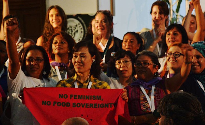 Com o lema "Construímos movimento para mudar o mundo, com feminismo e soberania alimentar", assembleia reúne 150 mulheres de 79 países