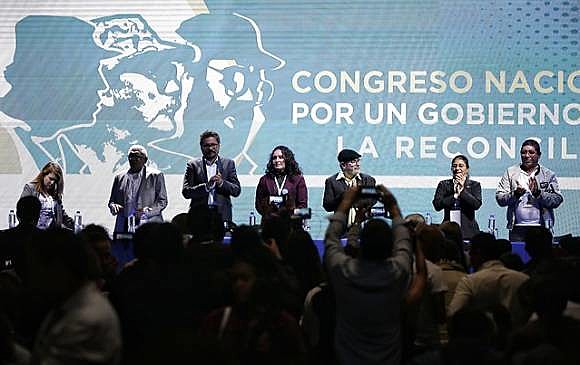 Entre os dias 27 e 31 de agosto os milhares de membros das Farc debateram o programa do partido, as linhas de atuação, o nome e a logo.