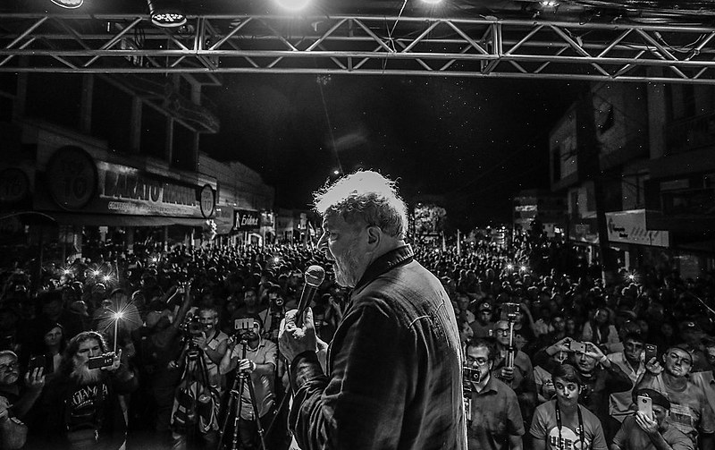 Ex-presidente em ato público na cidade de Palmeiras das Missões, Rio Grande do Sul, durante Caravana