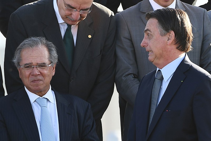 Trata-se de uma redução de 27,1% no tamanho do corte anunciado em março para os recursos do MEC
