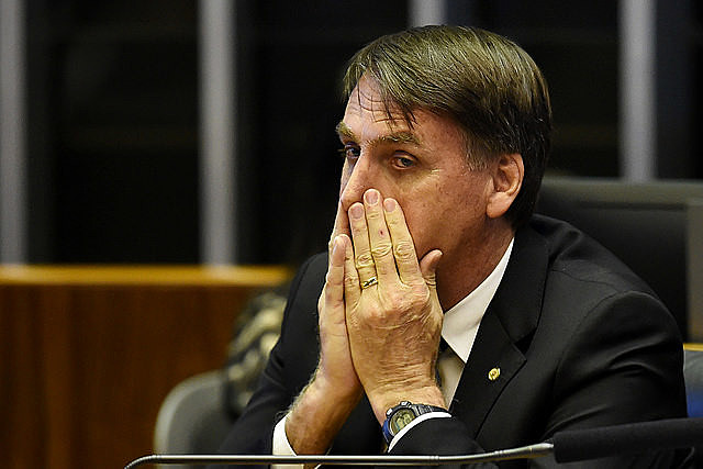 Decreto de Bolsonaro que flexibilizou a posse de armas foi criticado por especialistas