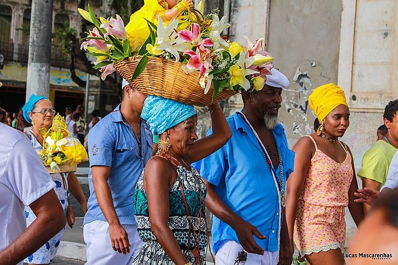 Milhares de pessoas se reúnem durante as festas populares e religiosas, como o Dia de Yemanjá, comemorado no dia 2 de fevereiro.