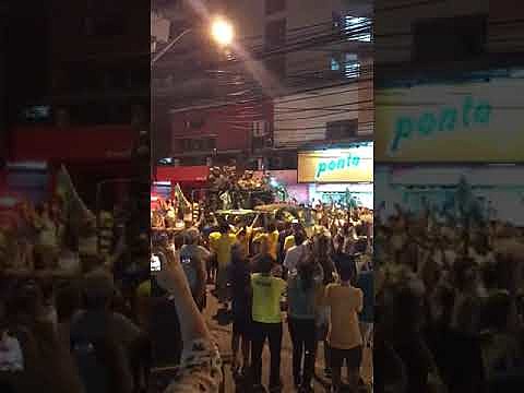 Militares fizeram gestos como se comemorassem o resultado das urnas