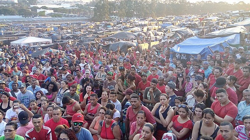 Marcha que ocorre nesta tarde visa tentar abrir diálogo com o prefeito da cidade Orlando Morando (PSDB)