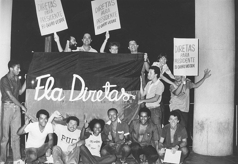 Alguns dos torcedores que participaram da campanha pelas Diretas Já, há mais de 30 anos, fazem parte do movimento novamente