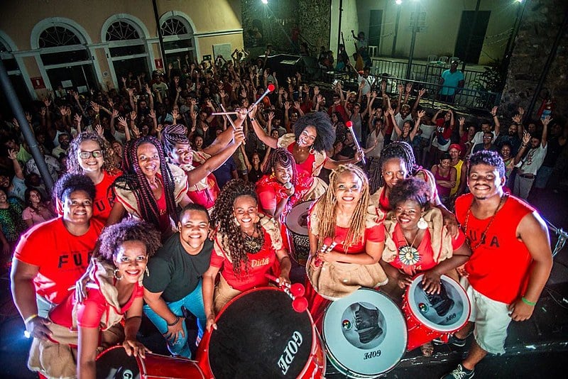 Em janeiro, aconteceu o Festival Universitário Baiano de Arte, reunindo centenas de jovens, como evento pré Bienal