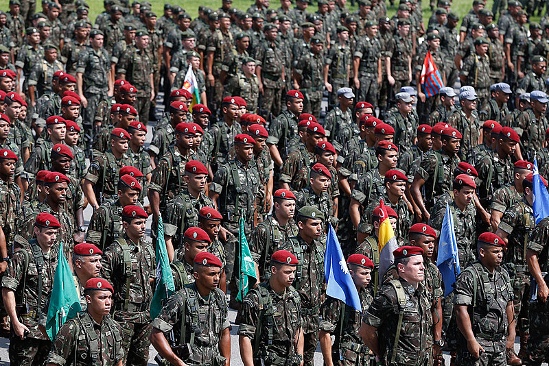 Exército, Aeronáutica, Marinha e Polícia Rodoviária Federal poderão atuar para dispersar paralisação dos caminhoneiros