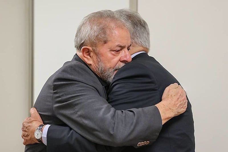 Lula recebeu a visita de FHC no hospital em que sua companheira, Marisa Letícia, permaneceu internada antes de falecer