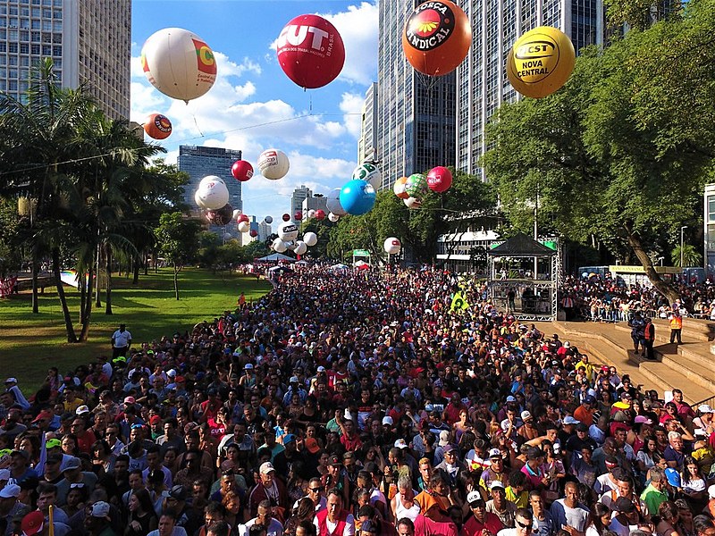 Feriado em São Paulo (SP) teve atrações musiciais e protestos contra o governo Bolsonaro