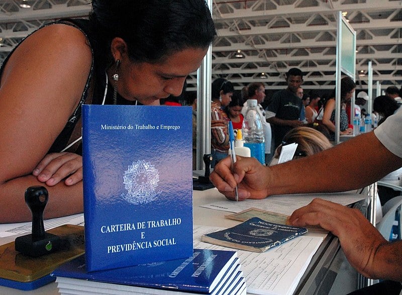 "Quebrar rigidez de leis trabalhistas" quer dizer riscar as leis que asseguram condições favoráveis aos trabalhadores
