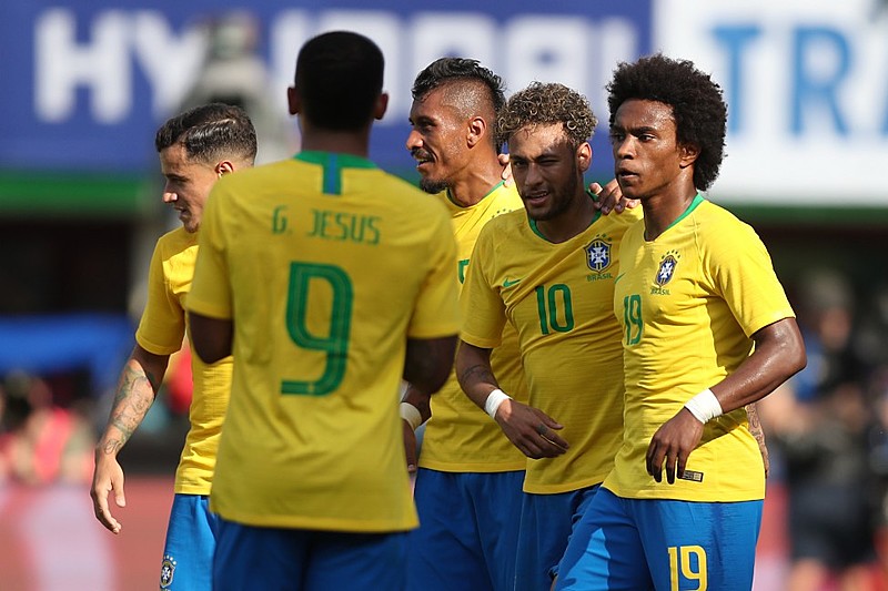 Se decidir abrir mão do quarteto ofensivo, Tite deve promover a entrada de Fernandinho no lugar de Willian (direita) ou Paulinho (centro)