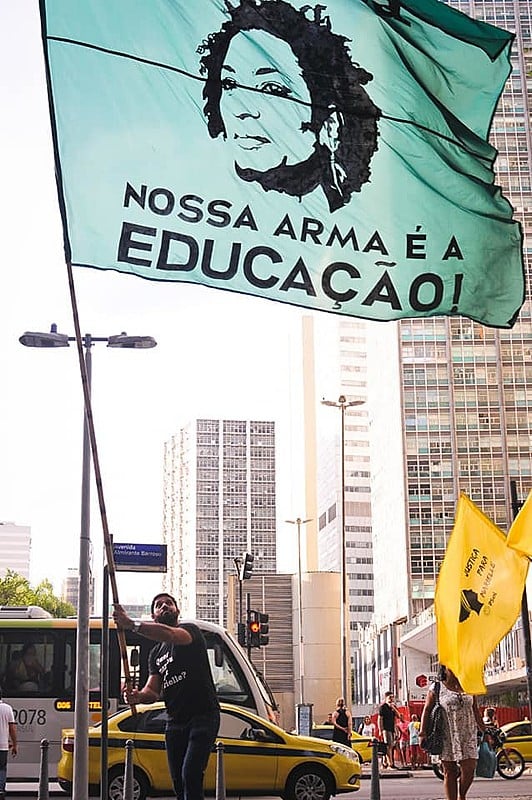 A principal atuação da Rede Emancipa é a organização de cursinhos populares pré-universitários para atender estudantes de escolas públicas