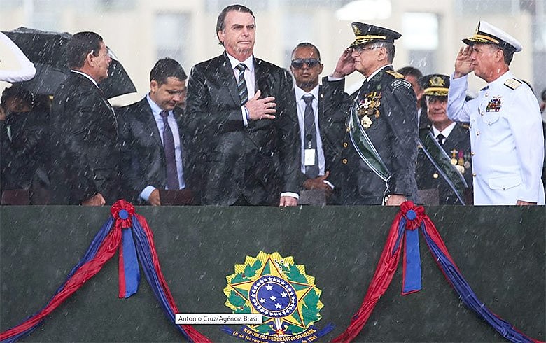 "Vozes da esquerda levantaram-se contra a proposta argumentando que não seria uma solução política viável nem desejável no momento"
