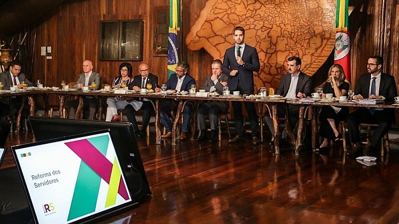 Governador Eduardo Leite apresentou projeto que reforma planos de carreira e previdência dos servidores públicos