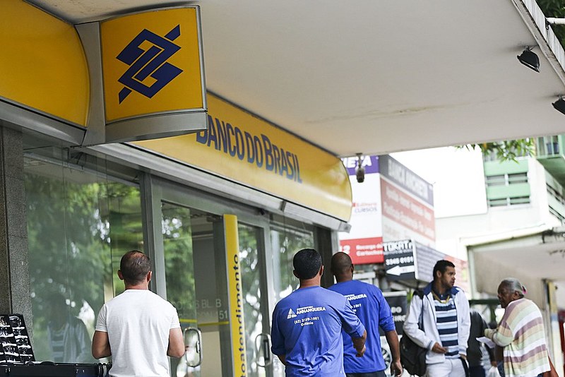 Mais de 400 agências foram fechadas e 9 mil pessoas perderam seus postos de trabalho em "reestruturação" do Banco do Brasil