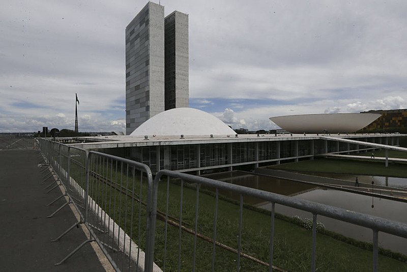 O senador Eduardo Braga (PMDB-AM) vai ler nesta terça o relatório sobre a indicação de Alexandre de Moraes, ao Supremo Tribunal Federal