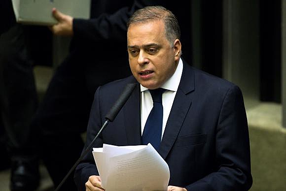 Quase metade dos tucanos votou contra relatório de Paulo Abi-Ackel, deputado pelo PSDB mineiro