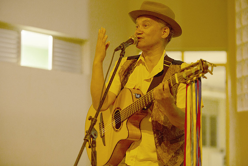 “Foi um processo de experiência perceber que era importante cantar a minha terra”, diz artista