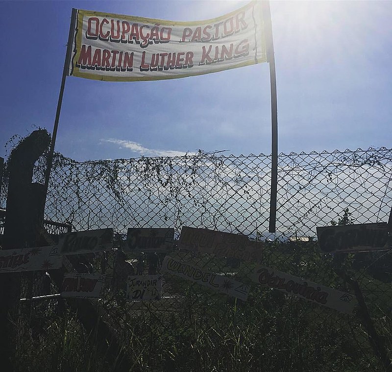 Trabalhadores e trabalhadoras ocupam terreno em Nova Iguaçu