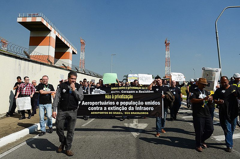 Ato contra a privatização da Infraero, no aeroporto de Congonhas