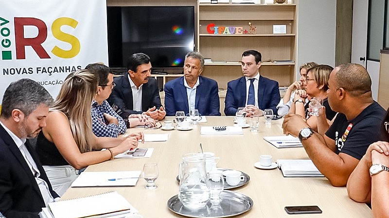 Reunião foi na sede da Secretaria da Educação (Seduc), na manhã desta quarta-feira (08)