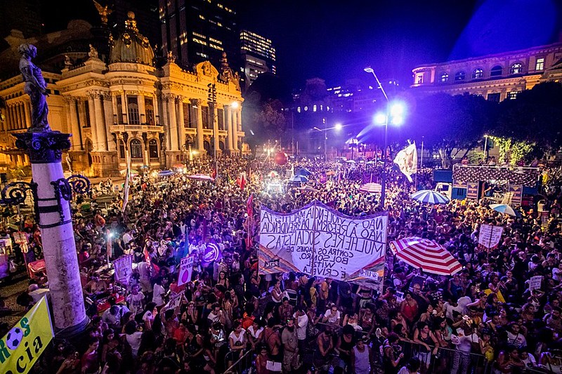 Segundo a organização, cerca de 50 mil pessoas lotaram o ato que encerrou na Cinelândia