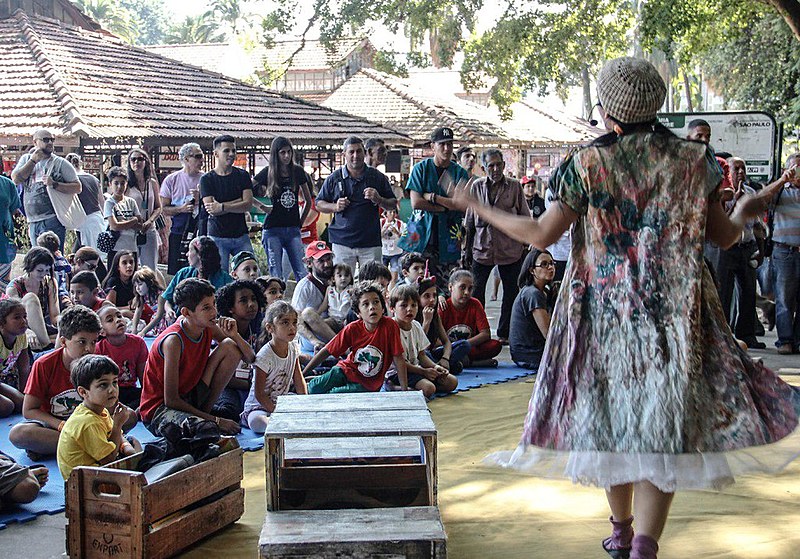 O público se encantou com o teatro de fantoches na 3ª Feira Nacional da Reforma Agrária em São Paulo