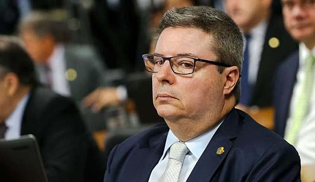 Agora, o presidente da Comissão, senador Raimundo Lira (PMDB-PB) oferecerá vista do texto aos senadores