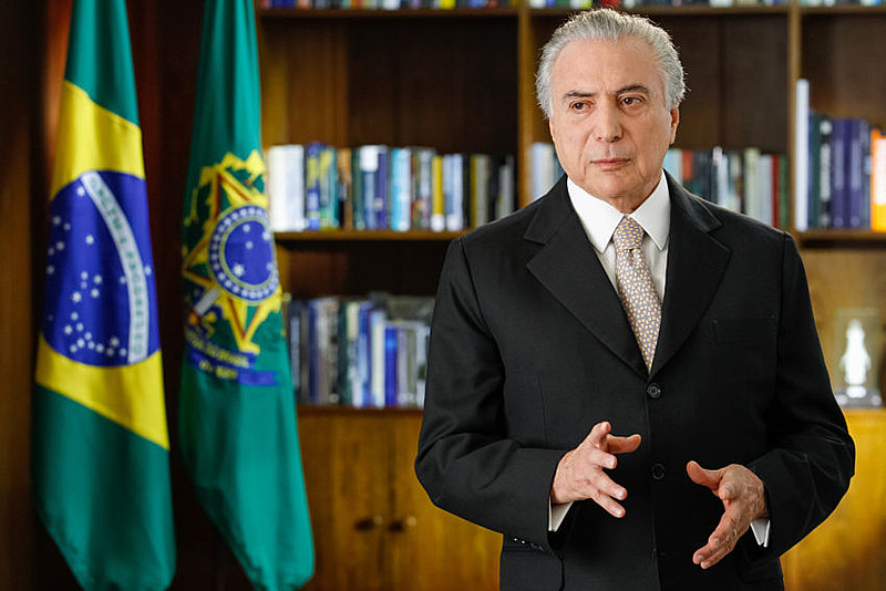 Eleitores e eleitoras vamos gravar bem o nome dos senadores e senadoras que (sem crime comprovado) votaram a favor da condenação da Presidenta Dilma, para que nas próximas eleições, esses políticos corruptos e oportunistas sejam banidos para sempre da vida pública