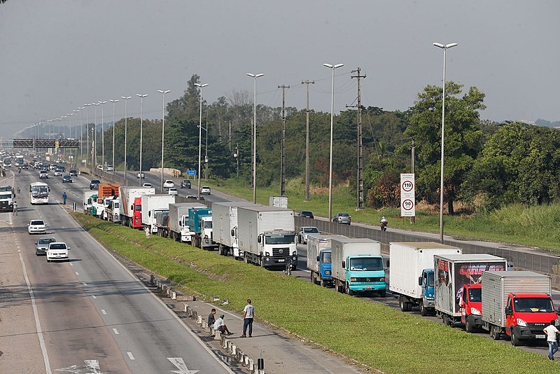 Paralisação dos caminhoneiros na Rodovia Presidente Dutra, no Rio de Janeiro