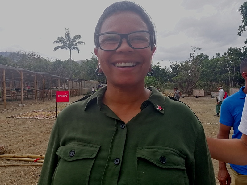 A prefeita de Caracas durante treinamento das organizações civis-militares