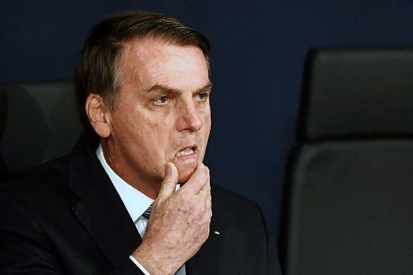 Bolsonaro coleciona recuos em seu primeiro ano de mandato