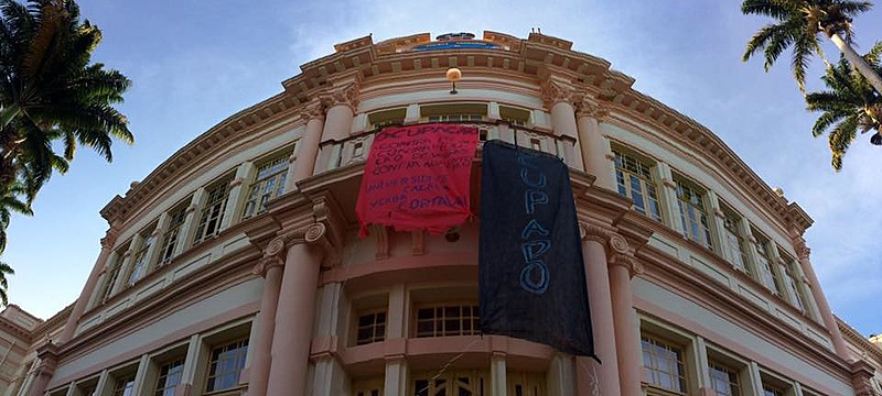 Prédio central da instituição, edifício Arthur Bernardes, está ocupado desde segunda-feira (17)
