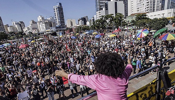 Chico César realizou o primeiro show do dia. Ainda passam pelo palco Mano Brown, Emicida, Pitty, Maria Gadú entre outros