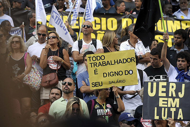 Servidores estaduais do Rio se manifestam para garantir salário em dia
