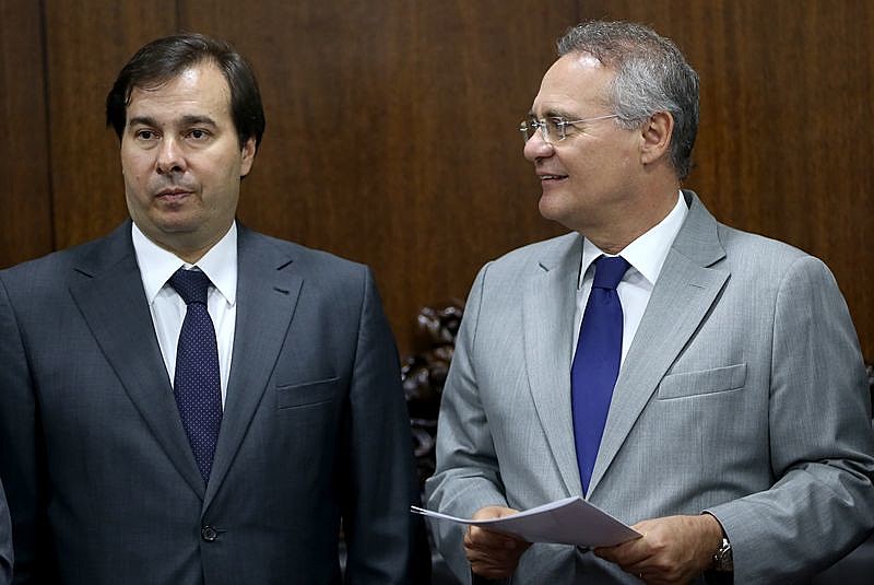 Na primeira entrevista concedida após a posse, Maia (à esquerda) afirmou que, se preciso, tomará medidas impopulares, “pelo bem do país”