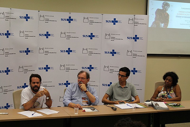Convidados debatem relatório da FIAN durante lançamento na Fiocruz, em Brasília