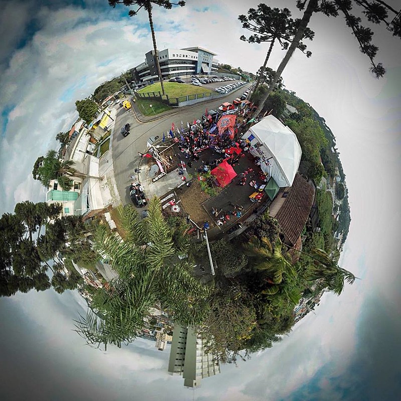 A Vigília Lula Livre também segue em resistência pela liberdade de Lula desde o dia 7 de abril