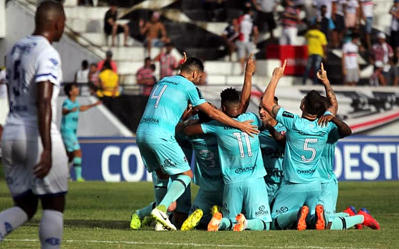 O time do povo parece estar retomando a boa relação com a torcida coral