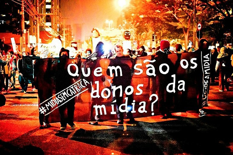 Segundo pesquisa, cinco famílias controlam metade dos veículos de comunicação com maior audiência do Brasil