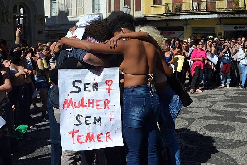 Dados do Ministério Público do Paraná, divulgados em março de 2016, registram um total de 109 denúncias de homicídio contra mulheres (consumados ou tentados) em um ano. A grande maioria deles revela uma motivação comum: o sentimento de posse em relação à mulher.
