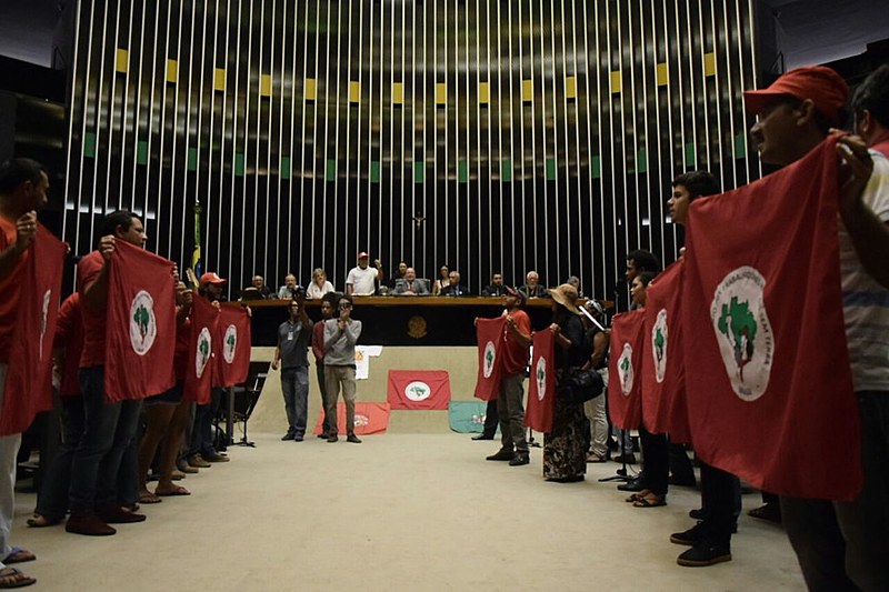 Militantes do MST participam de sessão solene na Câmara dos Deputados nesta segunda (17)