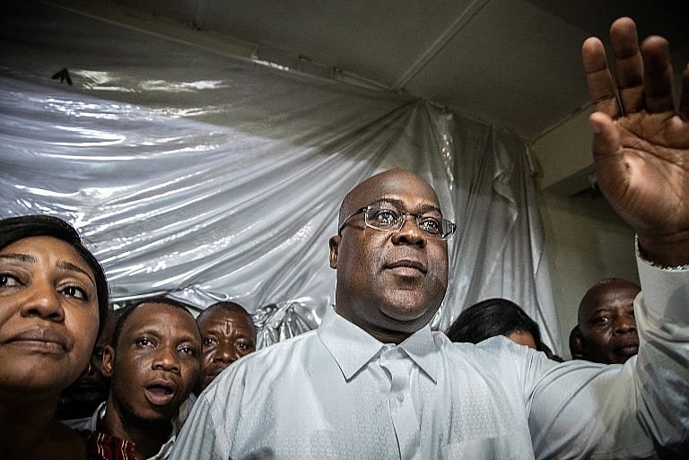 Felix Tshisekedi acompanhado da mulher, de familiares e apoiadores pouco depois de ser anunciado o resultado provisório da eleição congolesa