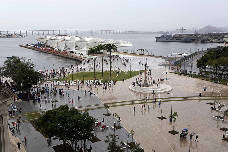 A região localizada que era conhecida pela degradação e desvalorização imobiliária, agora apresenta inúmeros prédios comerciais e museus