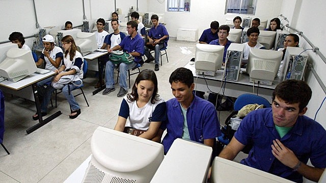 Uma mobilização está marcada para terça-feira (20) às onze da manhã, no Cefet Maracanã