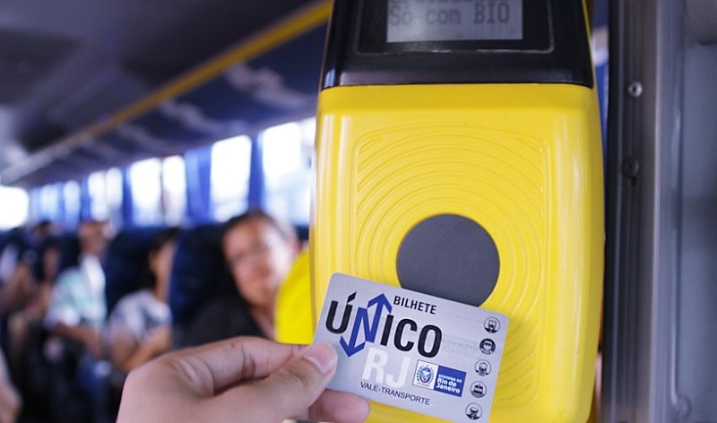 Governo do estado pretendia manter o beneficio apenas para alunos da rede estadual, mas uma liminar manteve benefício