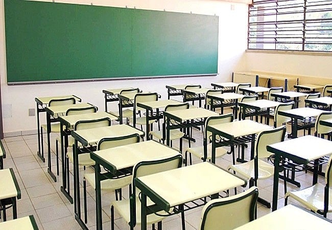 Professores temporários podem ficar até três meses do ano sem salário