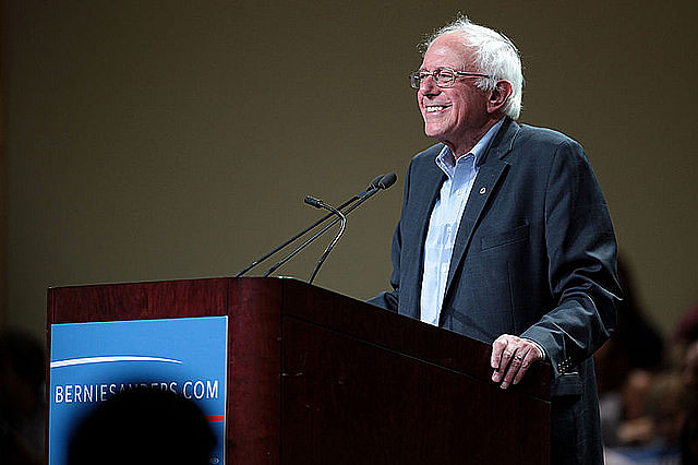 Sanders se identifica como socialista democrata e lidera um movimento de ascensão da esquerda nos EUA